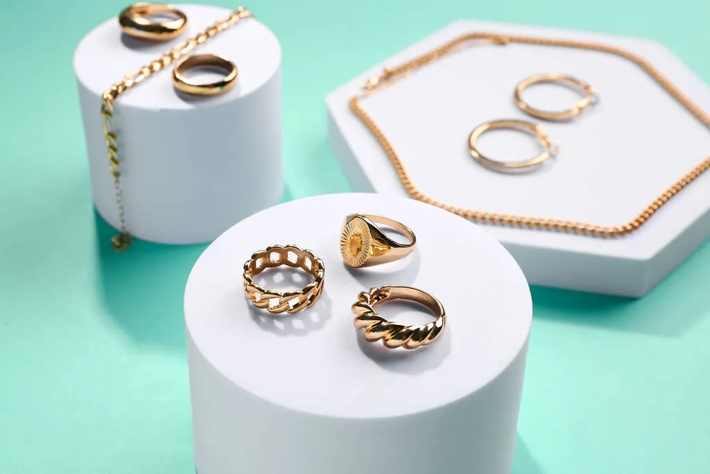 arany gyűrűk kiállítva